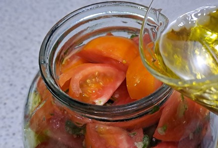 Фото шага рецепта Ароматные помидоры покорейски с зеленым базиликом и петрушкой 186958 шаг 14  