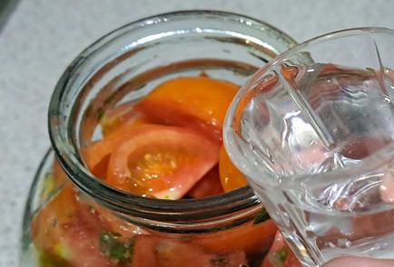 Фото шага рецепта Ароматные помидоры покорейски с зеленым базиликом и петрушкой 186958 шаг 15  