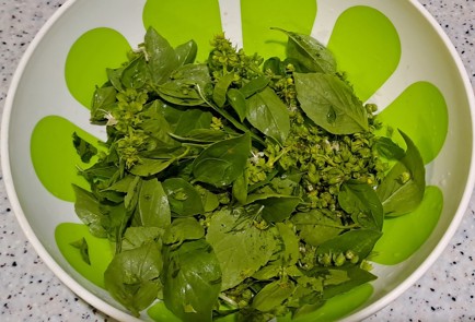 Фото шага рецепта Ароматные помидоры покорейски с зеленым базиликом и петрушкой 186958 шаг 2  