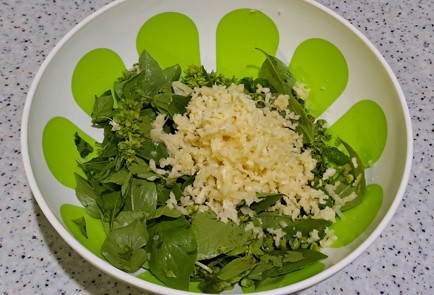 Фото шага рецепта Ароматные помидоры покорейски с зеленым базиликом и петрушкой 186958 шаг 4  