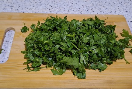 Фото шага рецепта Ароматные помидоры покорейски с зеленым базиликом и петрушкой 186958 шаг 5  