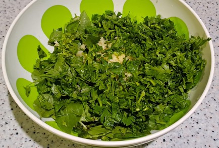 Фото шага рецепта Ароматные помидоры покорейски с зеленым базиликом и петрушкой 186958 шаг 6  