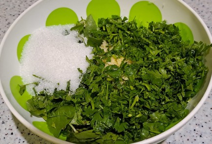 Фото шага рецепта Ароматные помидоры покорейски с зеленым базиликом и петрушкой 186958 шаг 7  