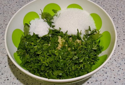 Фото шага рецепта Ароматные помидоры покорейски с зеленым базиликом и петрушкой 186958 шаг 8  