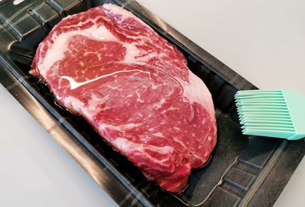 Фото шага рецепта Ароматный стейк рибай 140731 шаг 2  