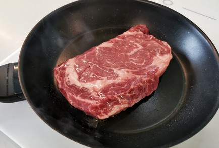 Фото шага рецепта Ароматный стейк рибай 140731 шаг 3  