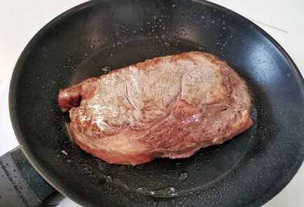 Фото шага рецепта Ароматный стейк рибай 140731 шаг 4  