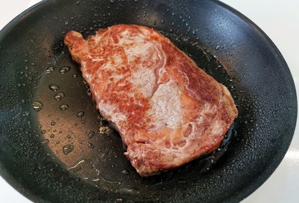 Фото шага рецепта Ароматный стейк рибай 140731 шаг 6  