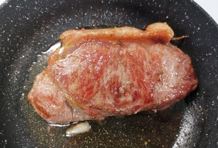 Фото шага рецепта Ароматный стейк стриплойн 175642 шаг 12  