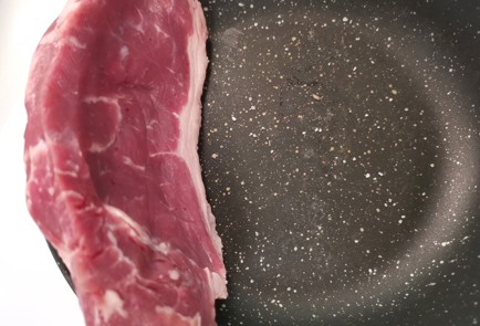 Фото шага рецепта Ароматный стейк стриплойн 175642 шаг 2  