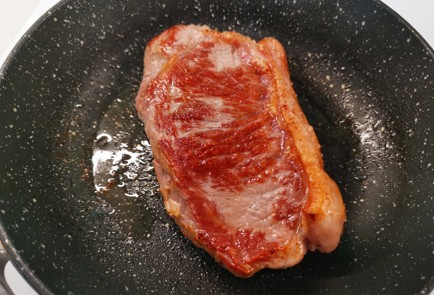 Фото шага рецепта Ароматный стейк стриплойн 175642 шаг 6  