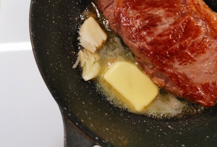 Фото шага рецепта Ароматный стейк стриплойн 175642 шаг 8  