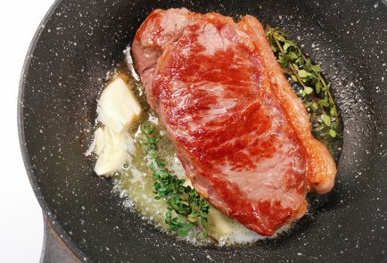 Фото шага рецепта Ароматный стейк стриплойн 175642 шаг 9  