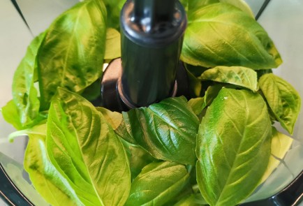 Фото шага рецепта Ароматный томатнобазиликовый соус с чесноком 151360 шаг 16  