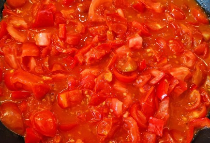 Фото шага рецепта Ароматный томатнобазиликовый соус с чесноком 151360 шаг 9  