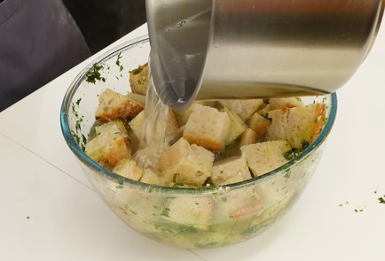 Фото шага рецепта Португальский хлебный суп асорда 125380 шаг 8  