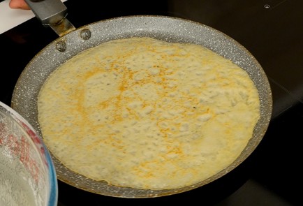 Фото шага рецепта Ажурные блины с Nutella и ягодами 114585 шаг 2  