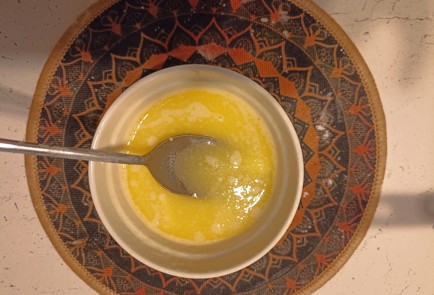 Фото шага рецепта Ажурные блины в форме сердца для романтического завтрака 191290 шаг 2