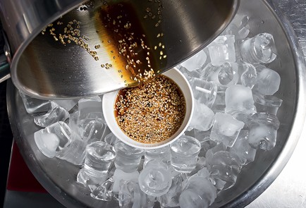 Фото шага рецепта Азиатский салат из говядины с кунжутной заправкой 18596 шаг 3  