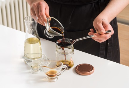 Фото шага рецепта Азиатский салат с хрустящими баклажанами кинзой  и арахисом 152408 шаг 5  