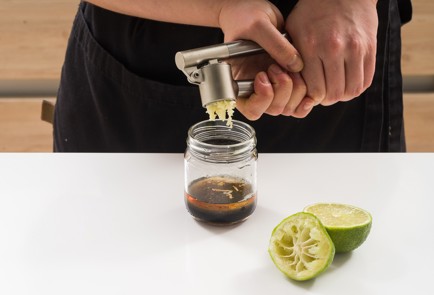 Фото шага рецепта Азиатский салат с хрустящими баклажанами кинзой  и арахисом 152408 шаг 6  