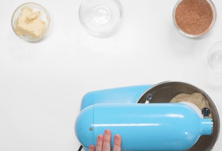 Фото шага рецепта Бабка с сахаром и корицей 153001 шаг 2  