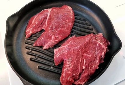 Фото шага рецепта Баффалостейк из мраморной говядины 140022 шаг 2  