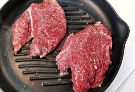 Фото шага рецепта Баффалостейк из мраморной говядины 140022 шаг 3  