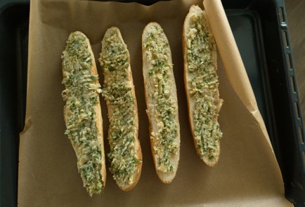 Фото шага рецепта Багет с чесноком и сыром 189462 шаг 11  