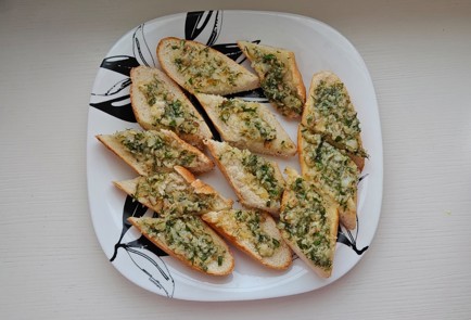 Фото шага рецепта Багет с чесноком и сыром 189462 шаг 12  