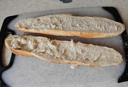 Фото шага рецепта Багет с чесноком и сыром 189486 шаг 10  