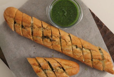 Фото шага рецепта Багет с моцареллой и песто 69684 шаг 4  