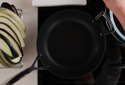 Фото шага рецепта Баклажаны жареные с гранатом и зеленью 19323 шаг 2  