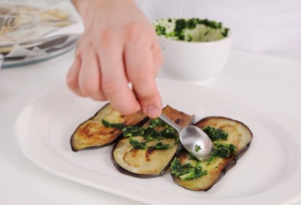 Фото шага рецепта Баклажаны жареные с гранатом и зеленью 19323 шаг 4  