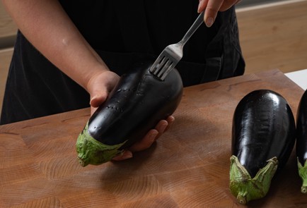 Фото шага рецепта Баклажанная икра на мангале 173979 шаг 2