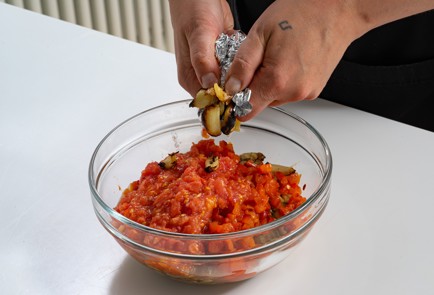 Фото шага рецепта Баклажанная икра на мангале 173979 шаг 8