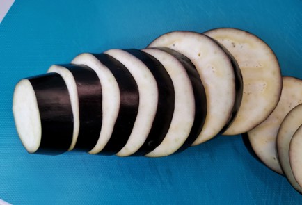 Фото шага рецепта Баклажановый сэндвич с авокадо 151107 шаг 2  