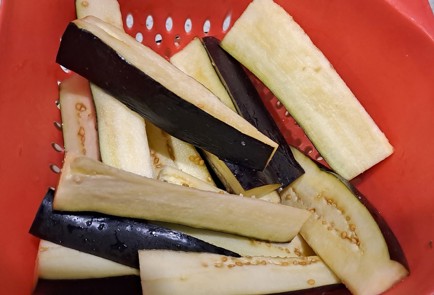 Фото шага рецепта Баклажаны с овощами и соевым соусом на сковороде 187196 шаг 4  