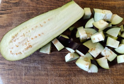 Фото шага рецепта Тушеные баклажаны с перцем и шпинатом 190638 шаг 2  