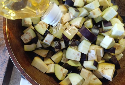 Фото шага рецепта Тушеные баклажаны с перцем и шпинатом 190638 шаг 5  