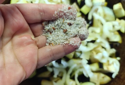 Фото шага рецепта Тушеные баклажаны с перцем и шпинатом 190638 шаг 7  