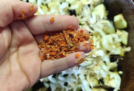 Фото шага рецепта Тушеные баклажаны с перцем и шпинатом 190638 шаг 9  