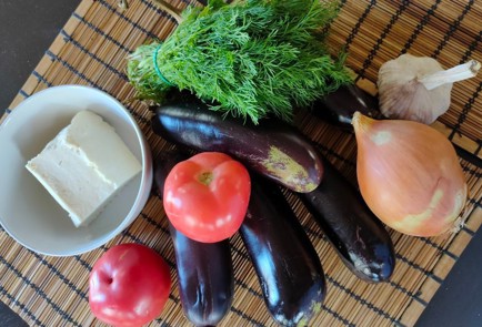 Фото шага рецепта Запеченные баклажаны с помидором луком и домашним сыром 174820 шаг 1  