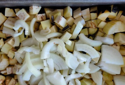 Фото шага рецепта Запеченные баклажаны с помидором луком и домашним сыром 174820 шаг 6  