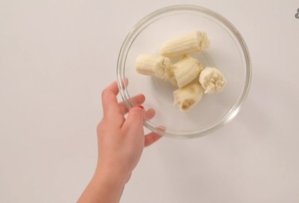 Фото шага рецепта Банановые панкейки 35975 шаг 2  