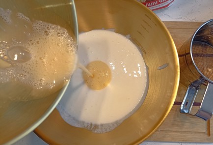 Фото шага рецепта Банановые оладушки 191323 шаг 5  