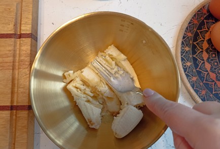 Фото шага рецепта Банановые оладушки 191323 шаг 6  