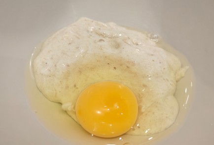 Фото шага рецепта Банановые панкейки 191385 шаг 2  