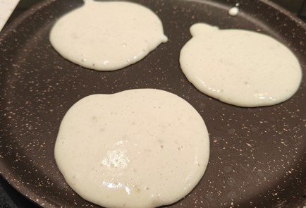 Фото шага рецепта Банановые панкейки 191385 шаг 9  