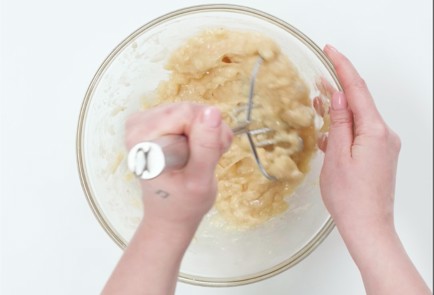 Фото шага рецепта Банановый хлеб с шоколадом 173526 шаг 6  